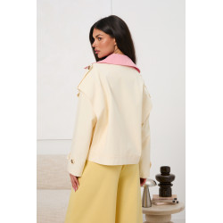 Kurtka typu trencz z kontrastową klapą i złotymi guzikami | Hurtownia online