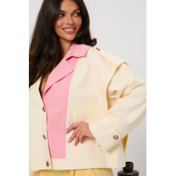 Kurtka typu trencz z kontrastową klapą i złotymi guzikami | Hurtownia online
