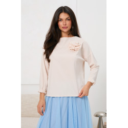 Bluzka z rękawem 3/4 i ozdobną różą | Sprzedaż hurtowa odzieży damskiej