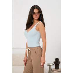 Prążkowany top z koronkowym wykończeniem | Hurtownia damska online