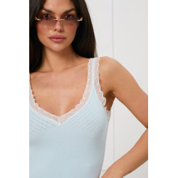 Prążkowany top z koronkowym wykończeniem | Hurtownia damska online