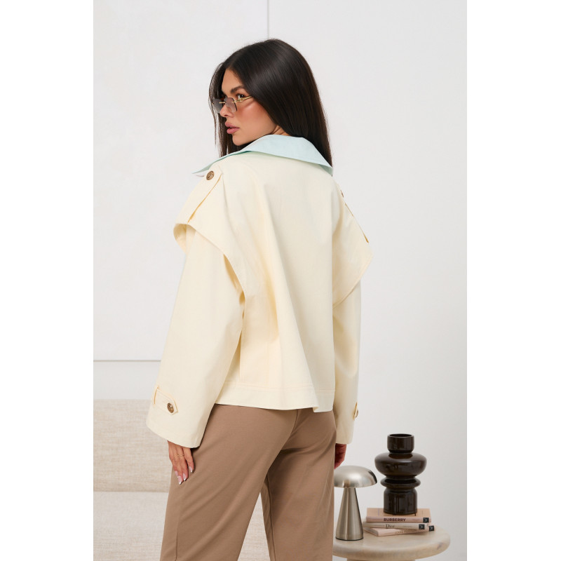 Kurtka typu trencz z kontrastową klapą i złotymi guzikami | Hurtownia online