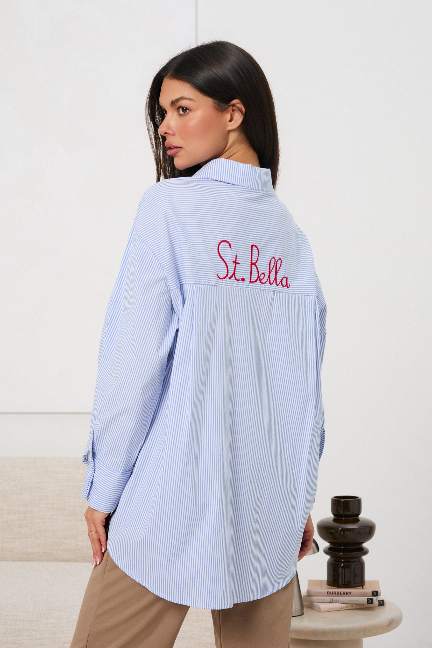 Koszula oversize w paski z haftem | Hurtownia odzieży damskiej z Włoch