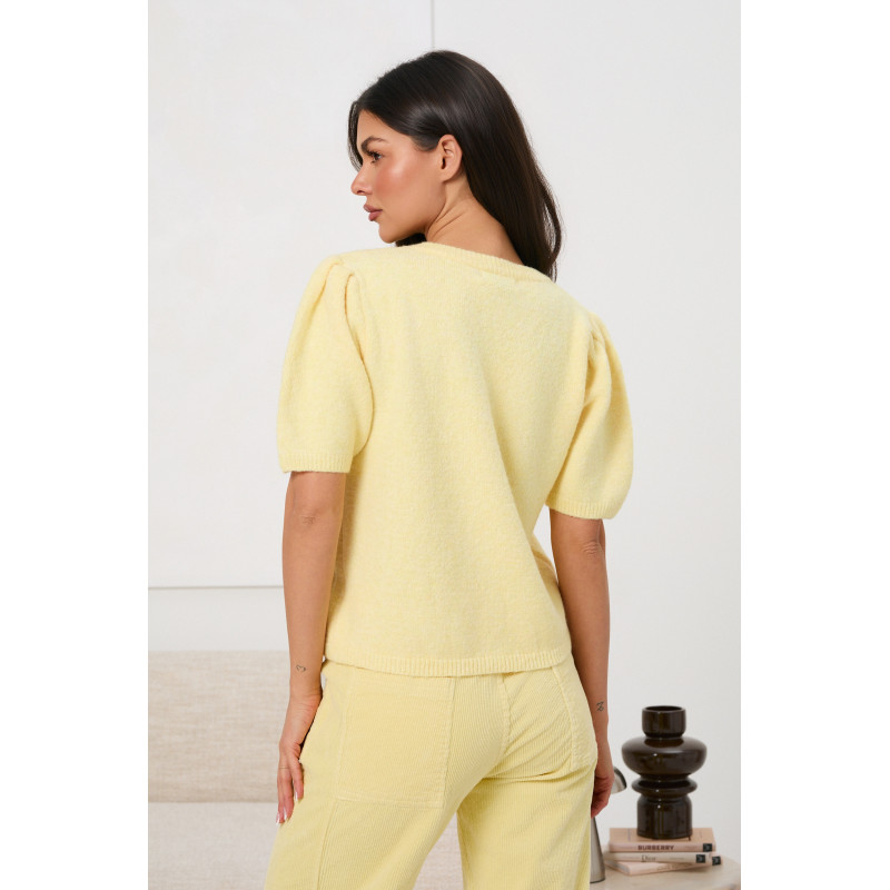 Sweter z aplikacją 3D w kształcie róży | Hurt odzieży włoskiej