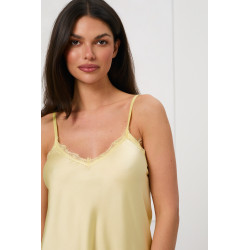 Satynowy top z koronkowym wykończeniem | Hurtownia odzieży damskiej do butiku