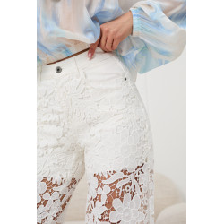 Spodnie z kwiatowej koronki z transparentnymi nogawkami | Tania odzież damska w hurcie