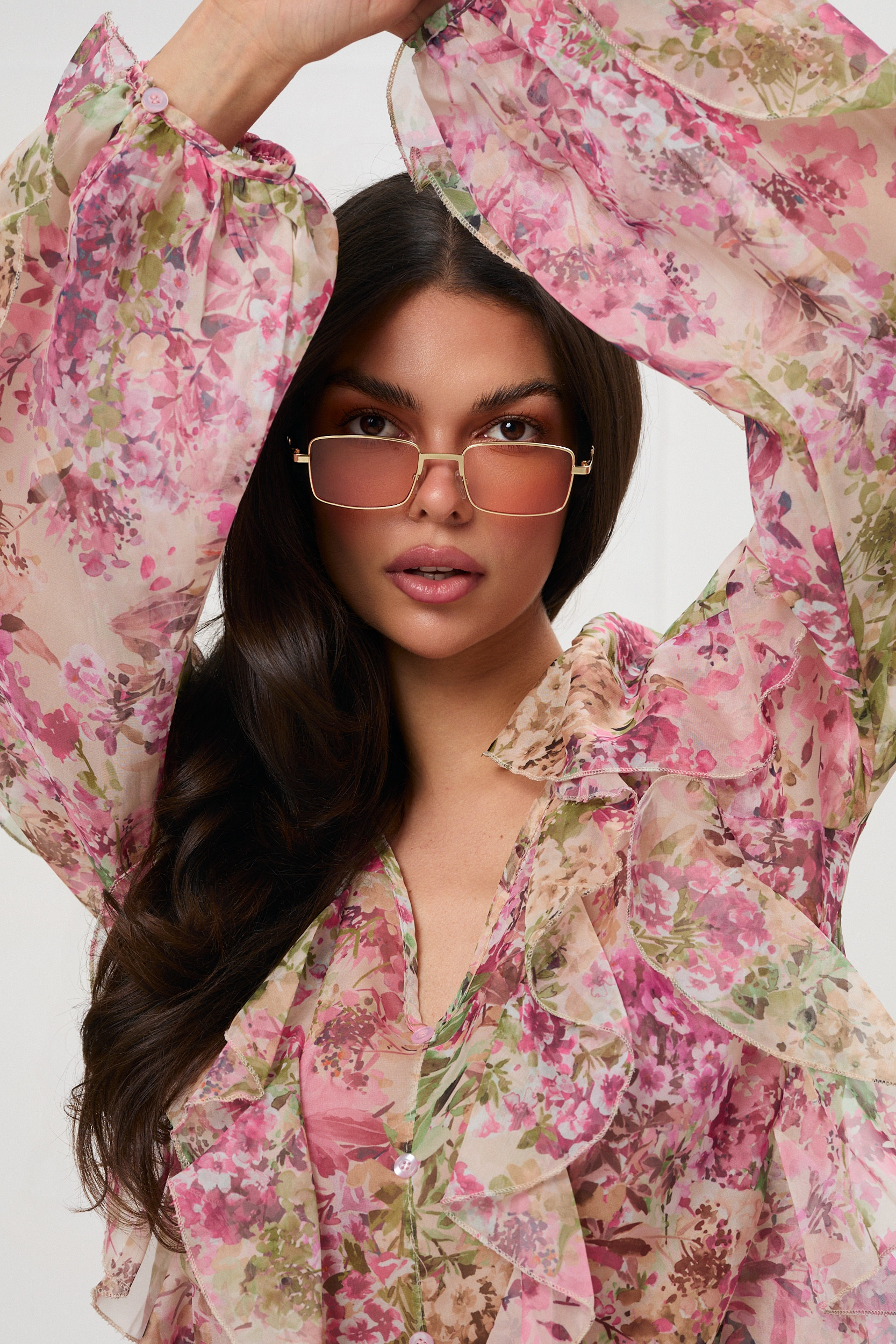 Bluzka szyfonowa w kwiaty z falbanami | Hurtownia odzieży z Włoch