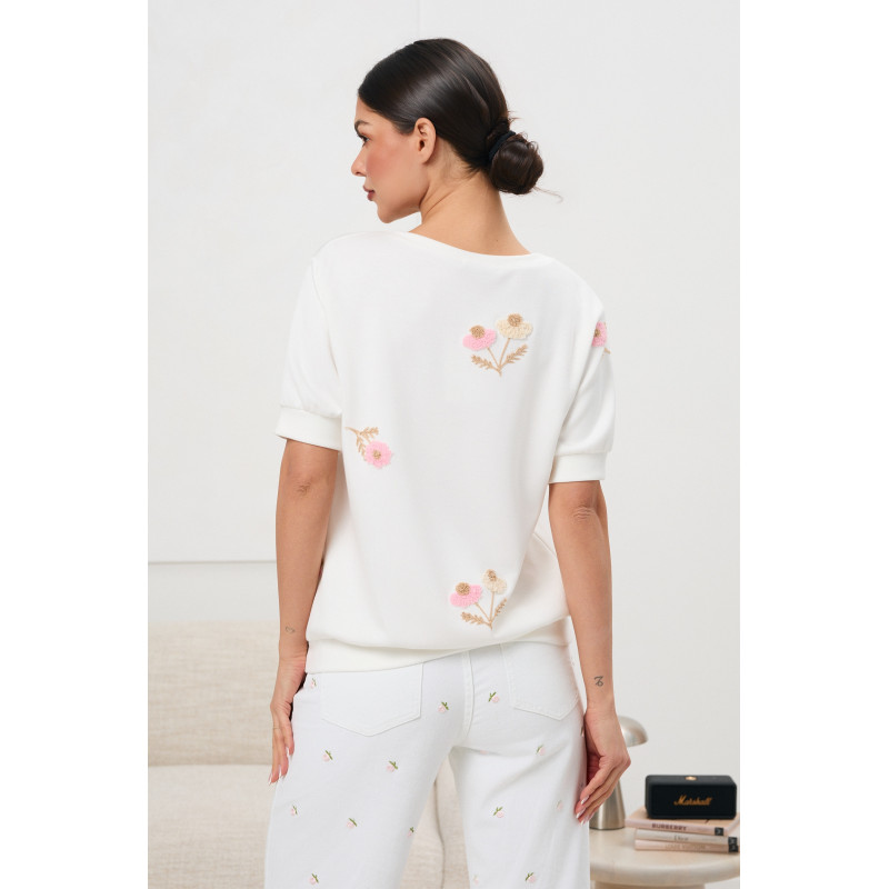 Bluzka z haftowanymi kwiatami | Hurtownia odzieży damskiej dla butiku