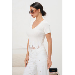 Prążkowana bluzka z koronkowym wykończeniem | Hurtownia odzieży na sztuki