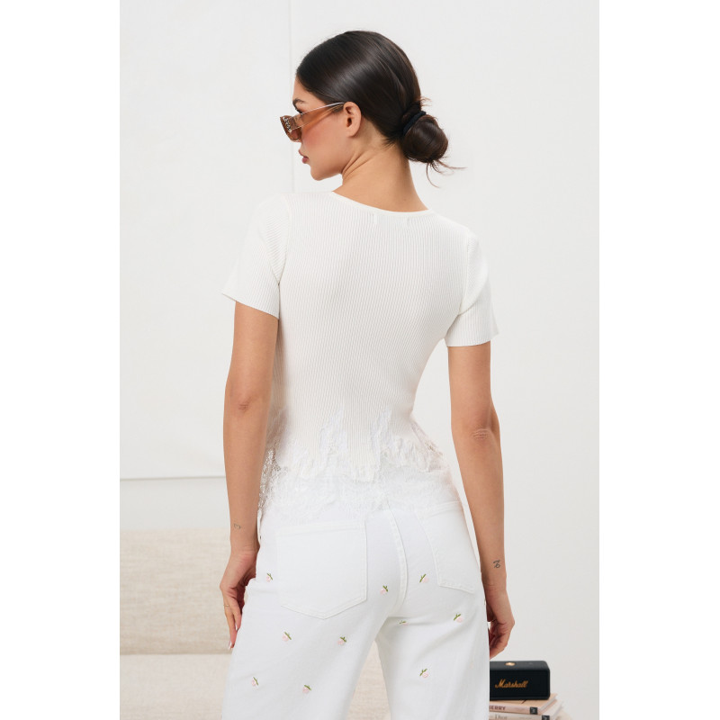 Prążkowana bluzka z koronkowym wykończeniem | Hurtownia odzieży na sztuki