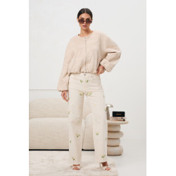 Jeansy o prostym kroju z kwiatowym haftem | Sprzedaż hurtowa odzieży damskiej