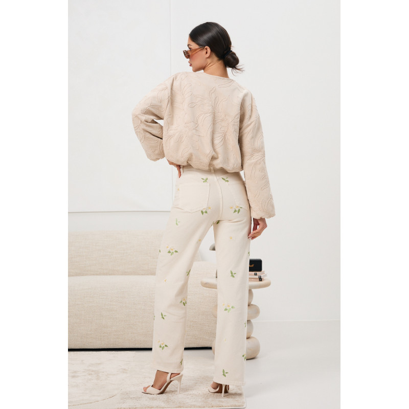 Jeansy o prostym kroju z kwiatowym haftem | Sprzedaż hurtowa odzieży damskiej