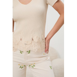 Prążkowana bluzka z koronkowym wykończeniem | Hurtownia odzieży na sztuki