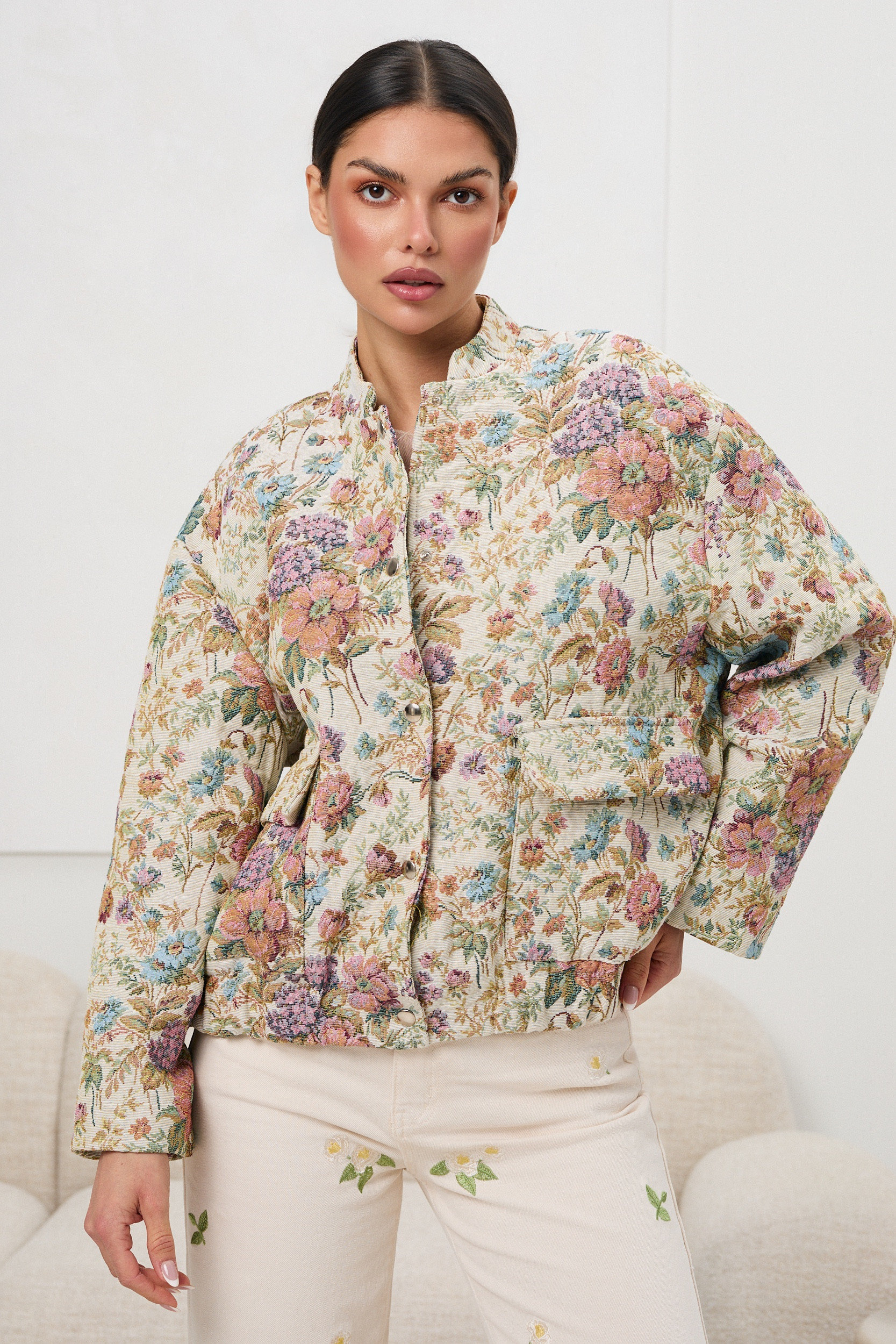 Pastelowa kurtka żakardowa w kwiatowy print | Hurtownia odzieży damskiej