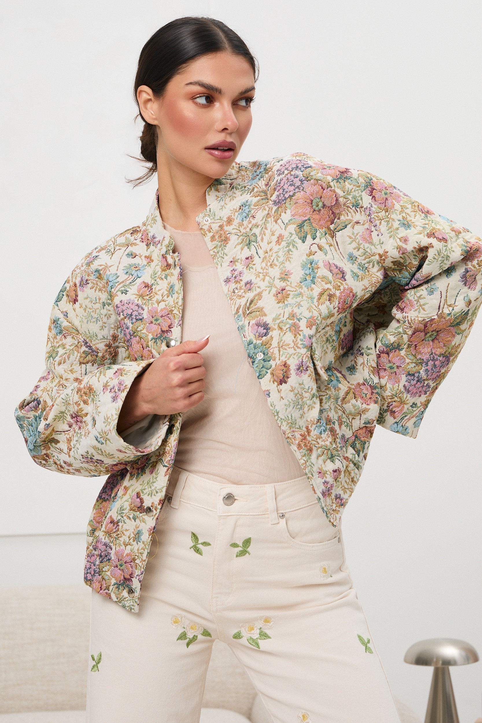 Pastelowa kurtka żakardowa w kwiatowy print | Hurtownia odzieży damskiej
