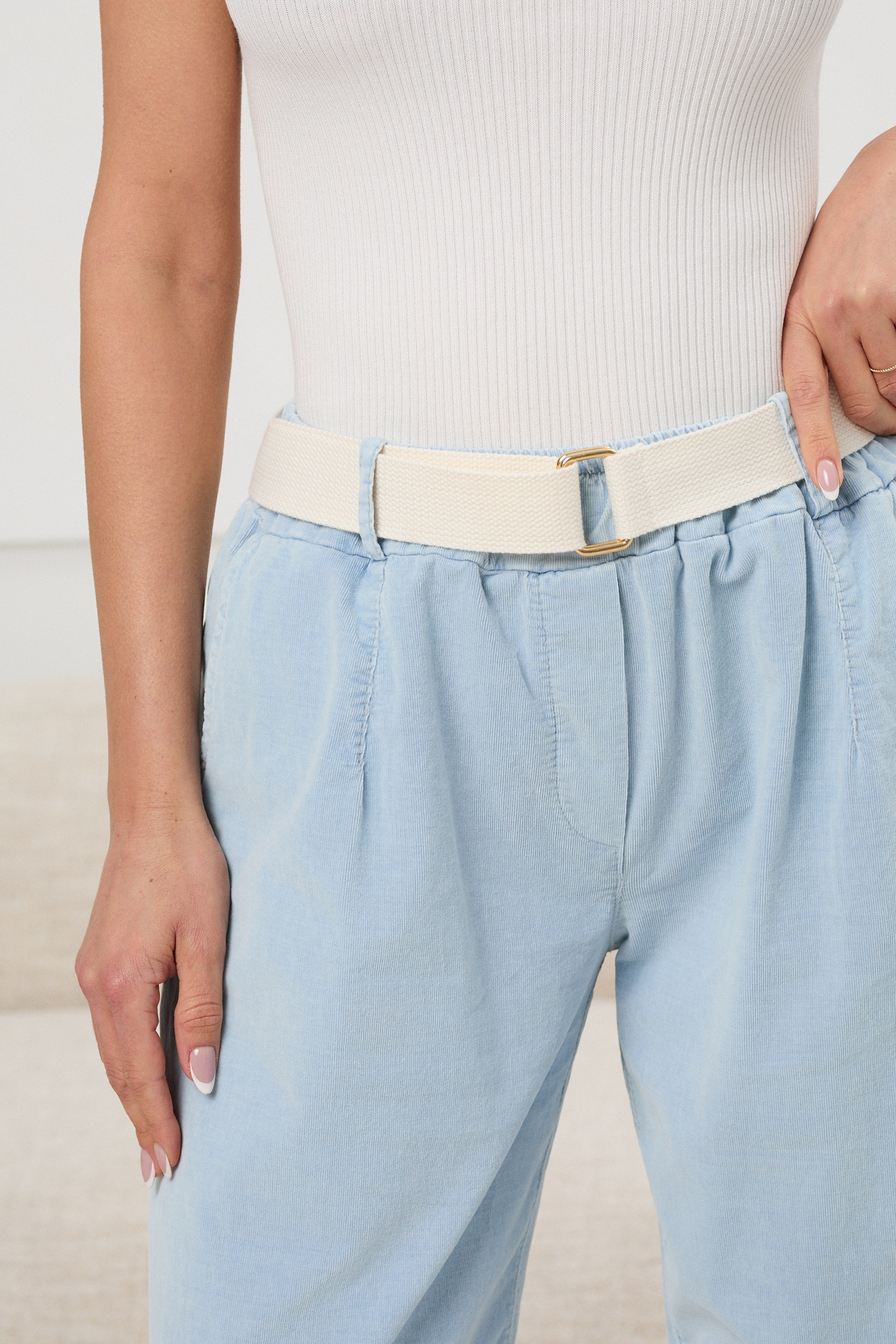 Spodnie z paskiem w talii | Internetowa hurtownia odzieży damskiej