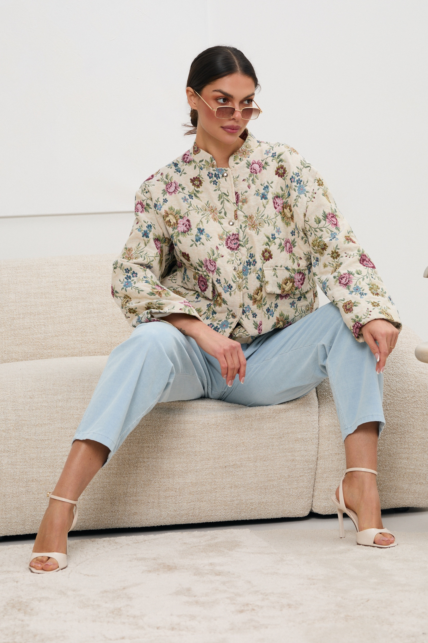 Krótka kurtka w kwiaty | Hurtownia odzieży damskiej online