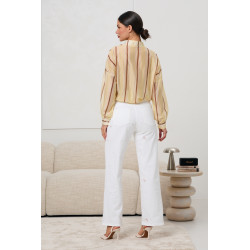 Białe jeansy z delikatnym haftem kwiatowym | Hurtownia odzieży damskiej