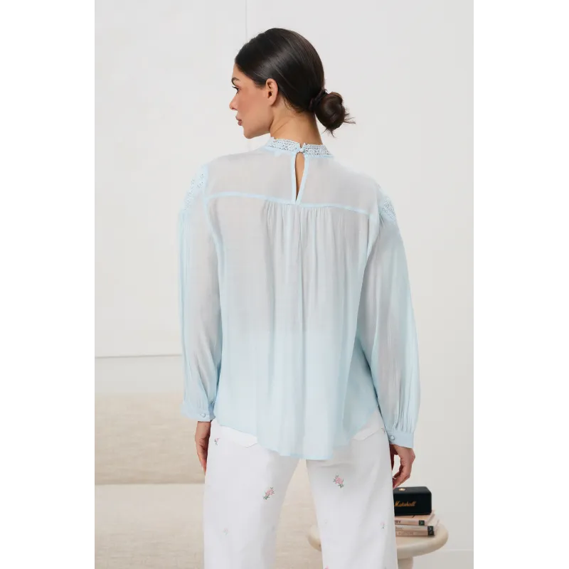 Bluzka z koronkowymi wstawkami | Hurtownia odzieży na sztuki