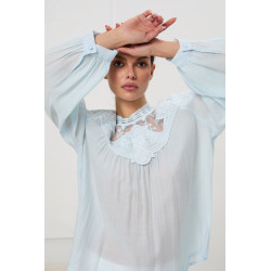 Bluzka z koronkowymi wstawkami | Hurtownia odzieży na sztuki