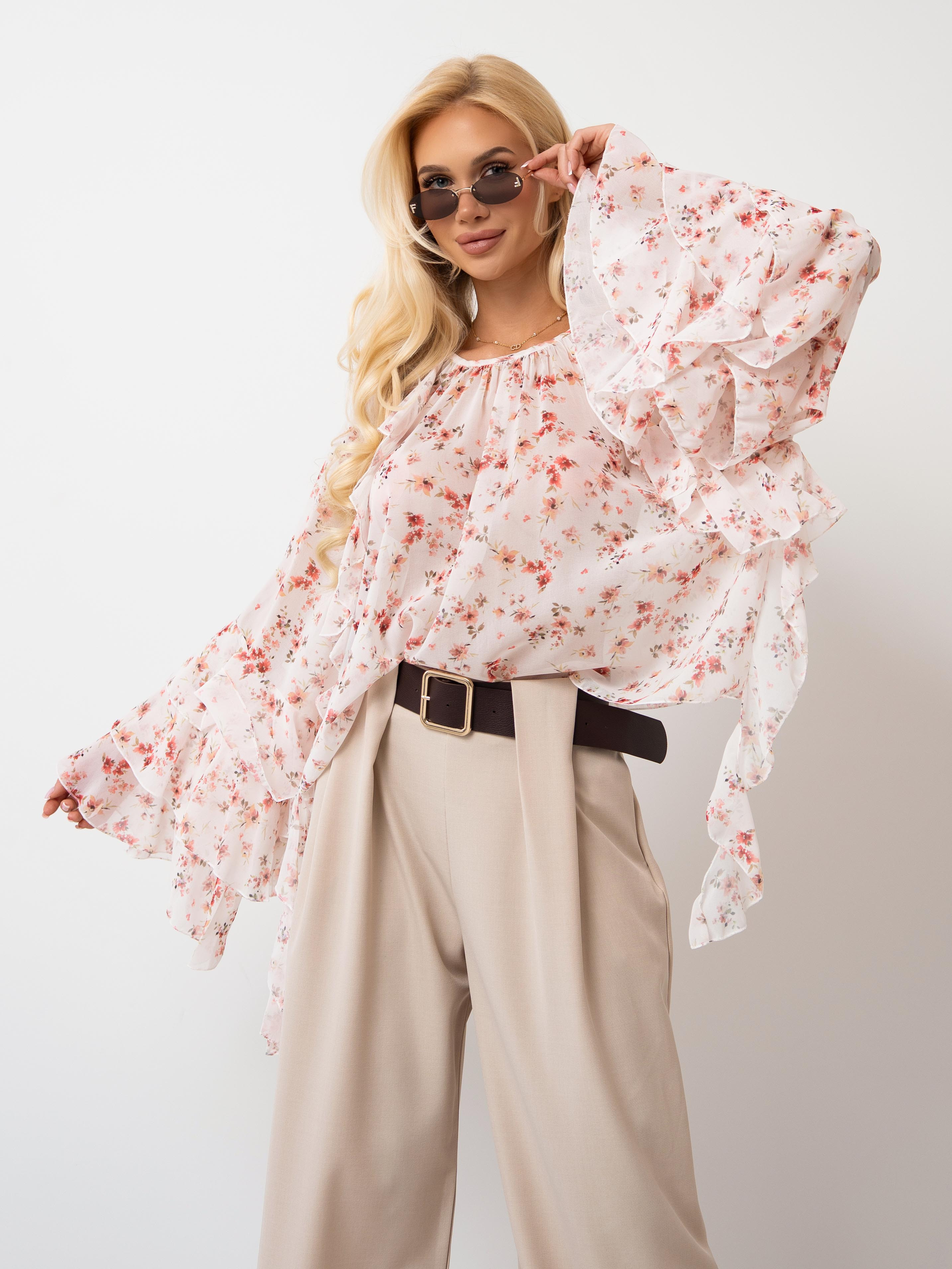 Szyfonowa bluzka w kwiaty z falbanami i szerokimi rękawami
