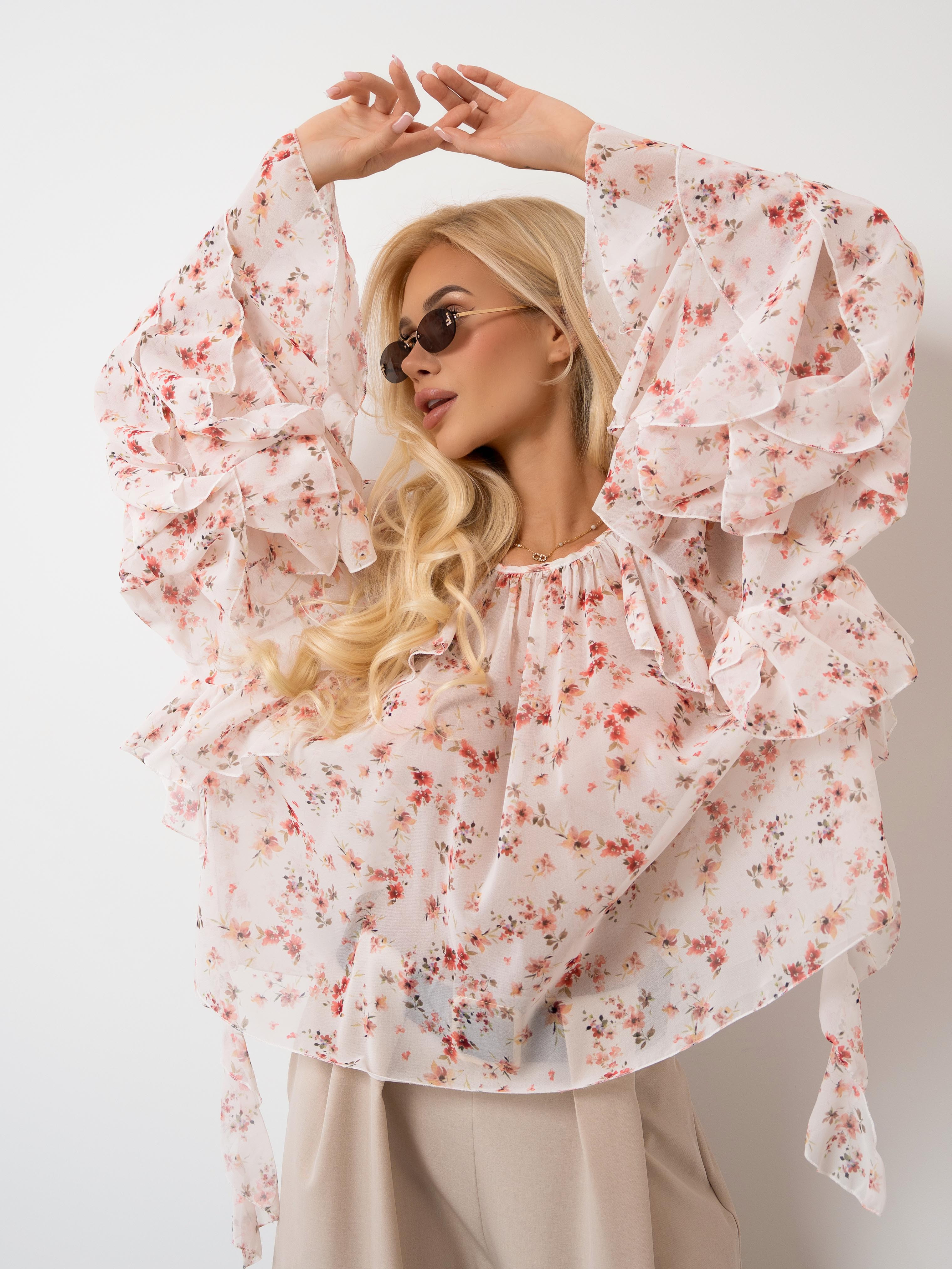 Szyfonowa bluzka w kwiaty z falbanami i szerokimi rękawami