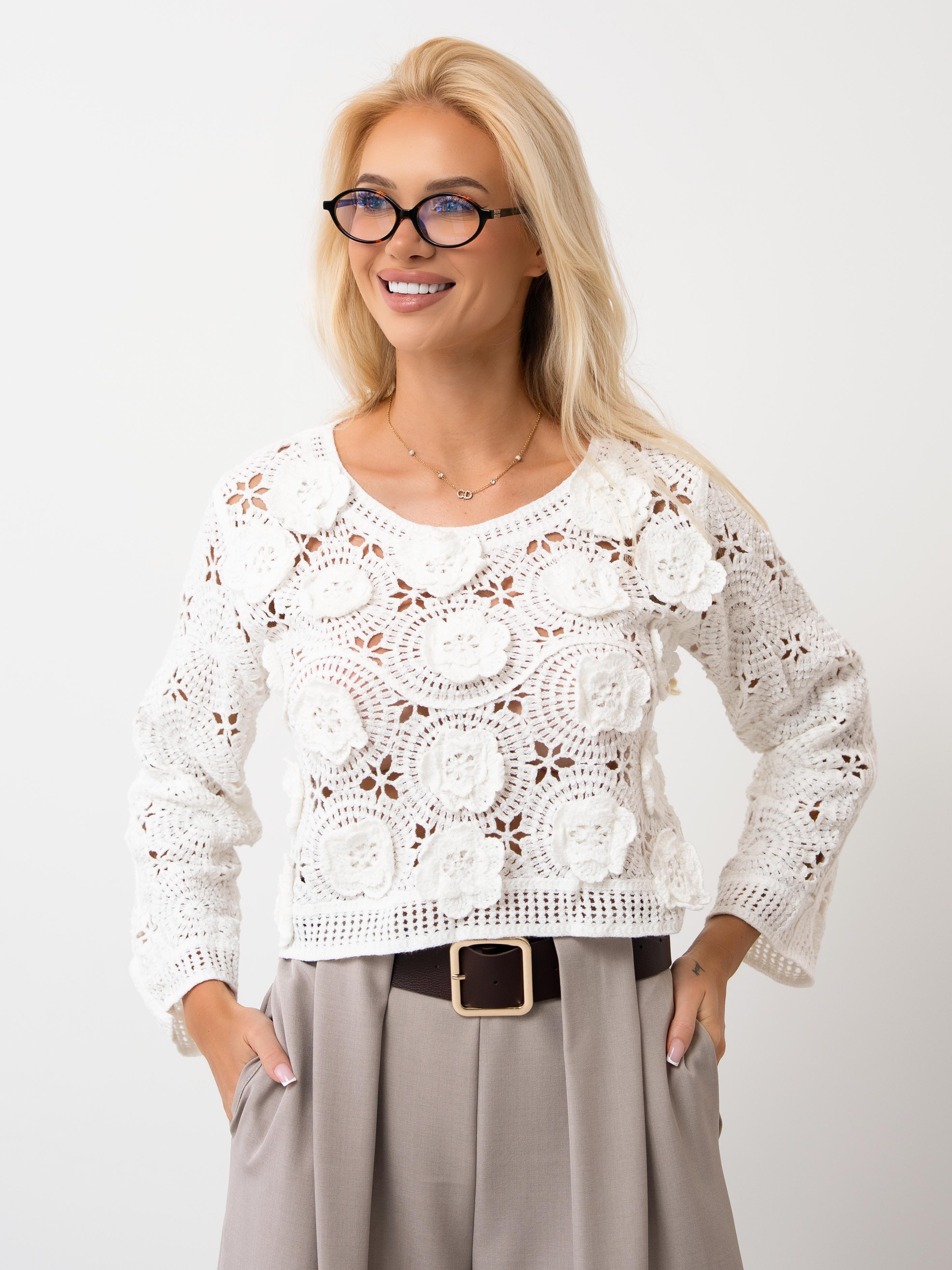 Ażurowa bluzka boho z haftowanymi kwiatami