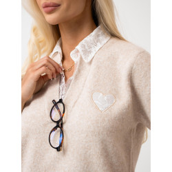 Sweter z koronkowym kołnierzem