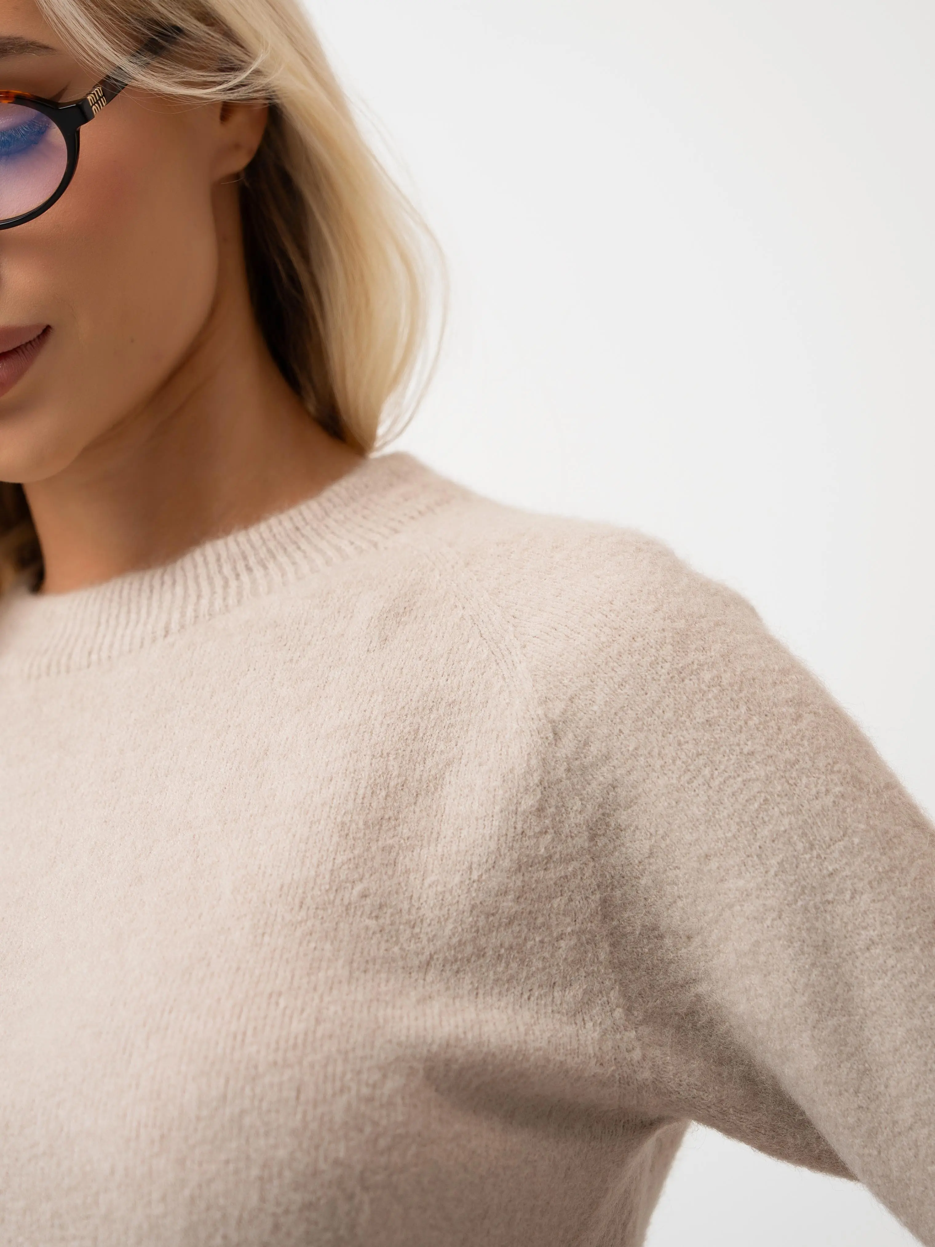 Dzianinowy sweter basic z krótkim rękawem