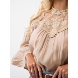 Bluzka z koronkowymi wstawkami | Hurtownia odzieży na sztuki