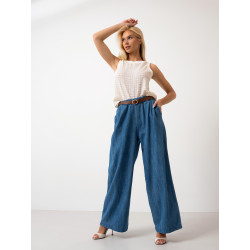 Jeansowe spodnie o prostym kroju z paskiem