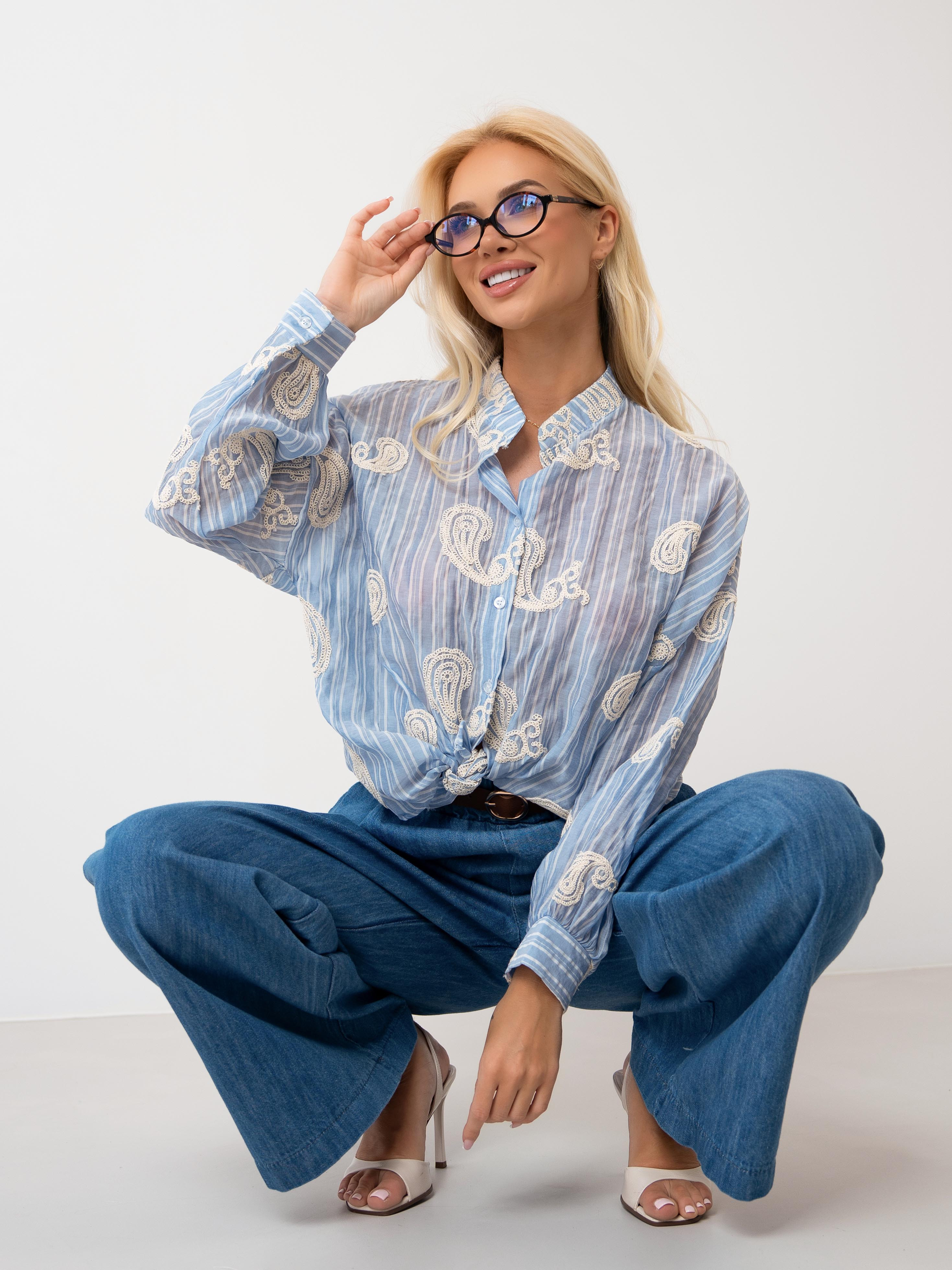 Oversize’owa koszula w paski z haftem paisley