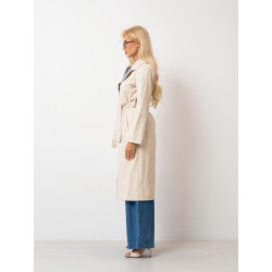 Długi trencz z ekoskóry z wiązaniem w talii