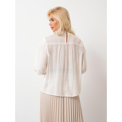 Bluzka z koronkowymi wstawkami | Hurtownia odzieży na sztuki