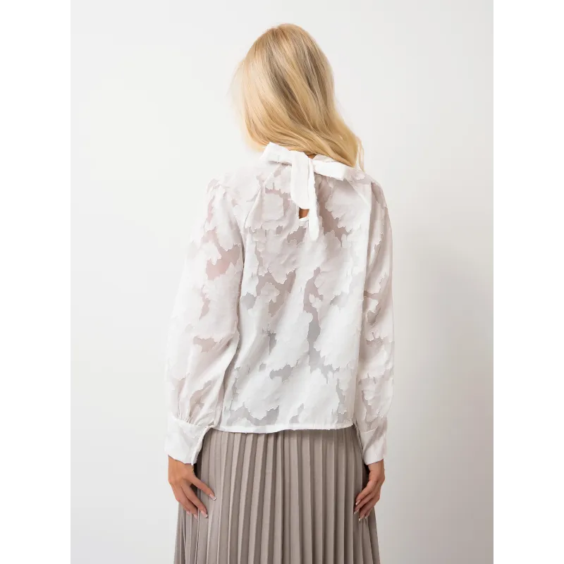 Bluzka z półtransparentnej tkaniny z subtelnym wzorem