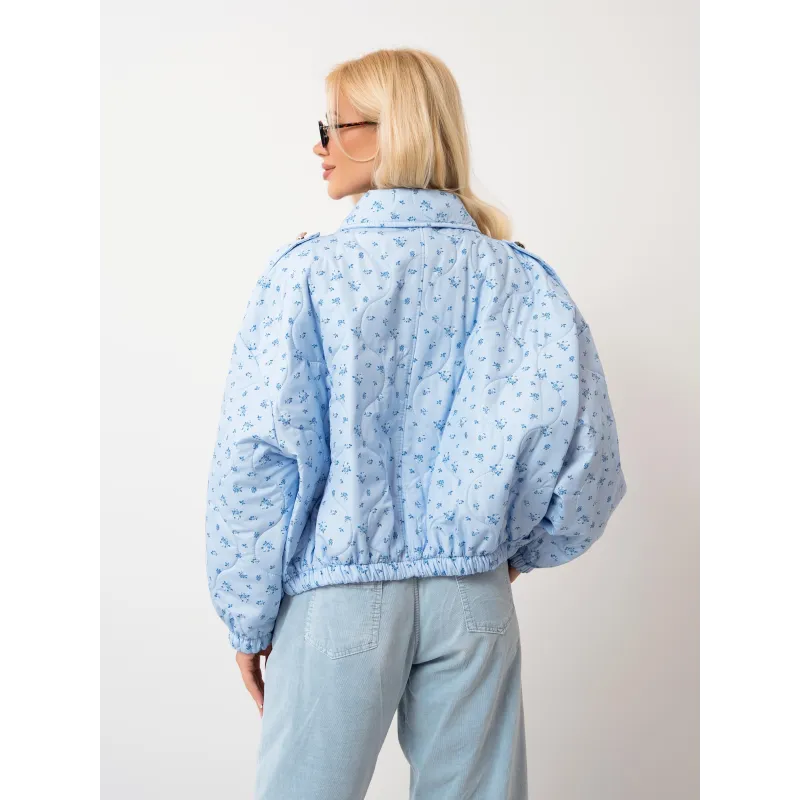 Pikowana kurtka w drobny kwiatowy wzór