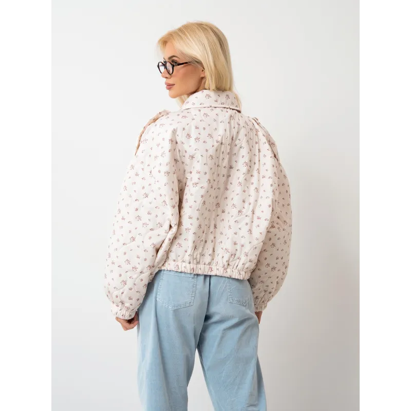 Pikowana kurtka w drobny kwiatowy wzór