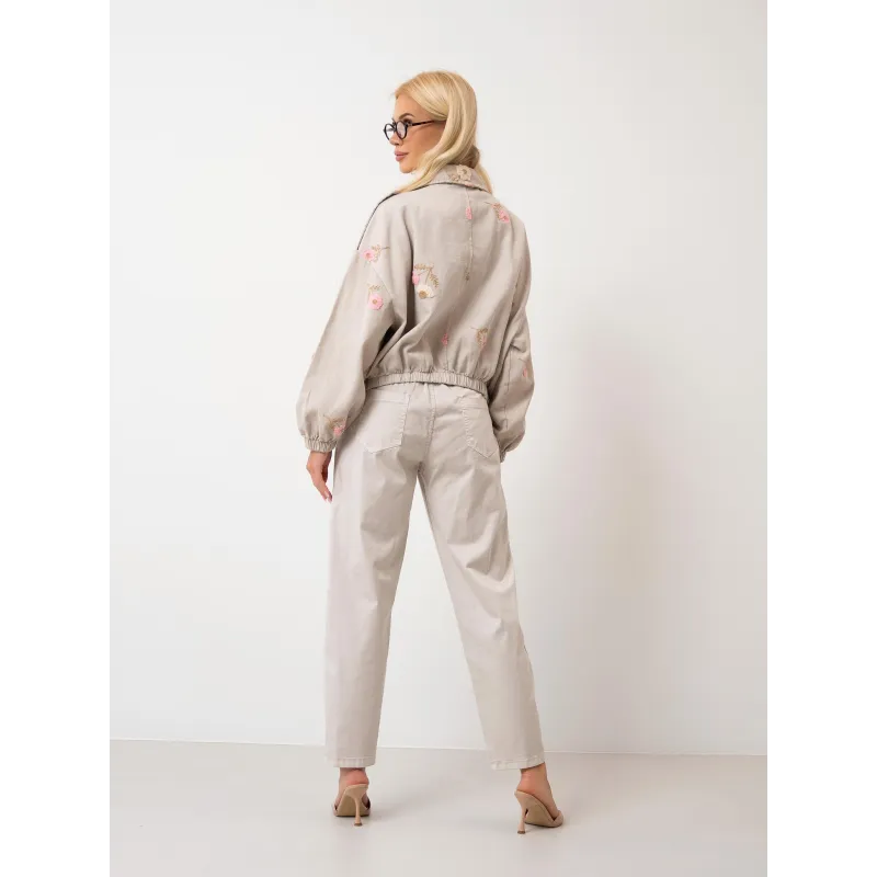 Casualowe spodnie z plecionym paskiem