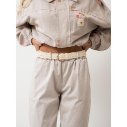 Casualowe spodnie z plecionym paskiem
