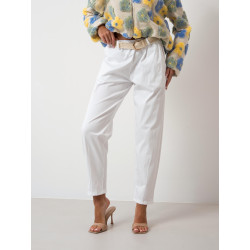 Casualowe spodnie z plecionym paskiem