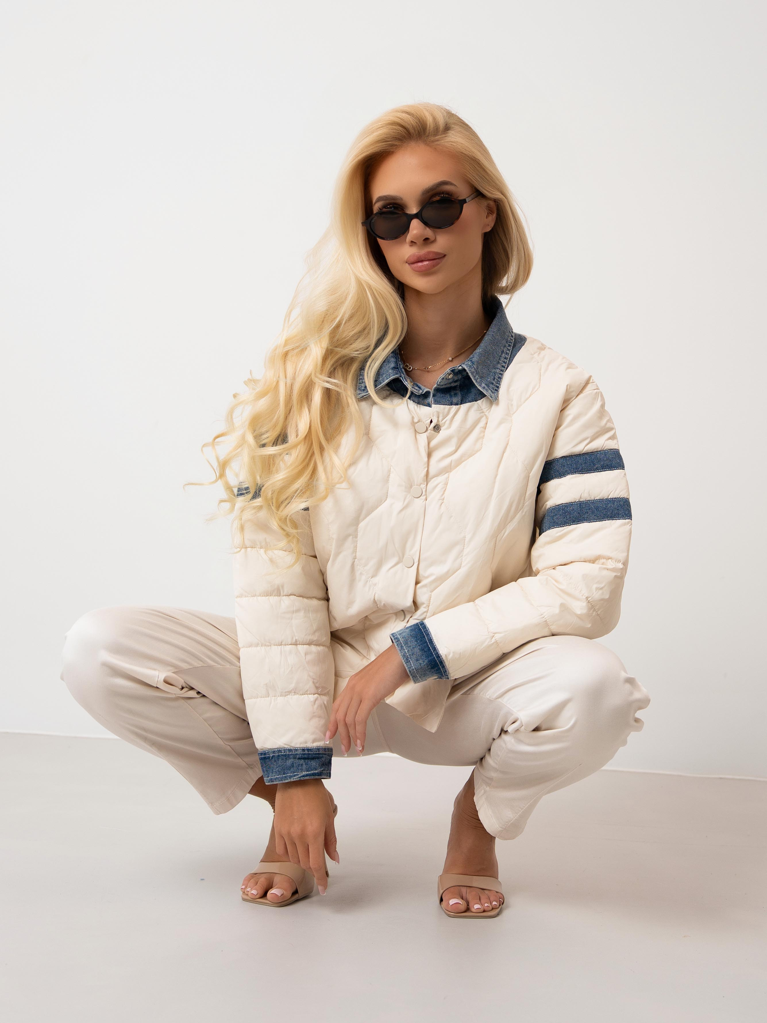 Pikowana kurtka z jeansowymi wstawkami