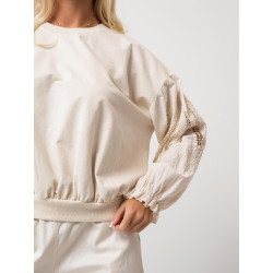 Bluzka z ozdobnymi haftowanymi rękawami | Sprzedaż hurtowa odzieży damskiej