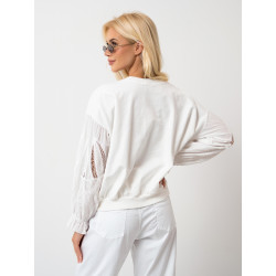 Bluzka z ozdobnymi haftowanymi rękawami | Sprzedaż hurtowa odzieży damskiej