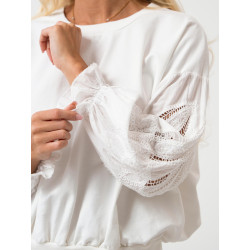 Bluzka z ozdobnymi haftowanymi rękawami | Sprzedaż hurtowa odzieży damskiej
