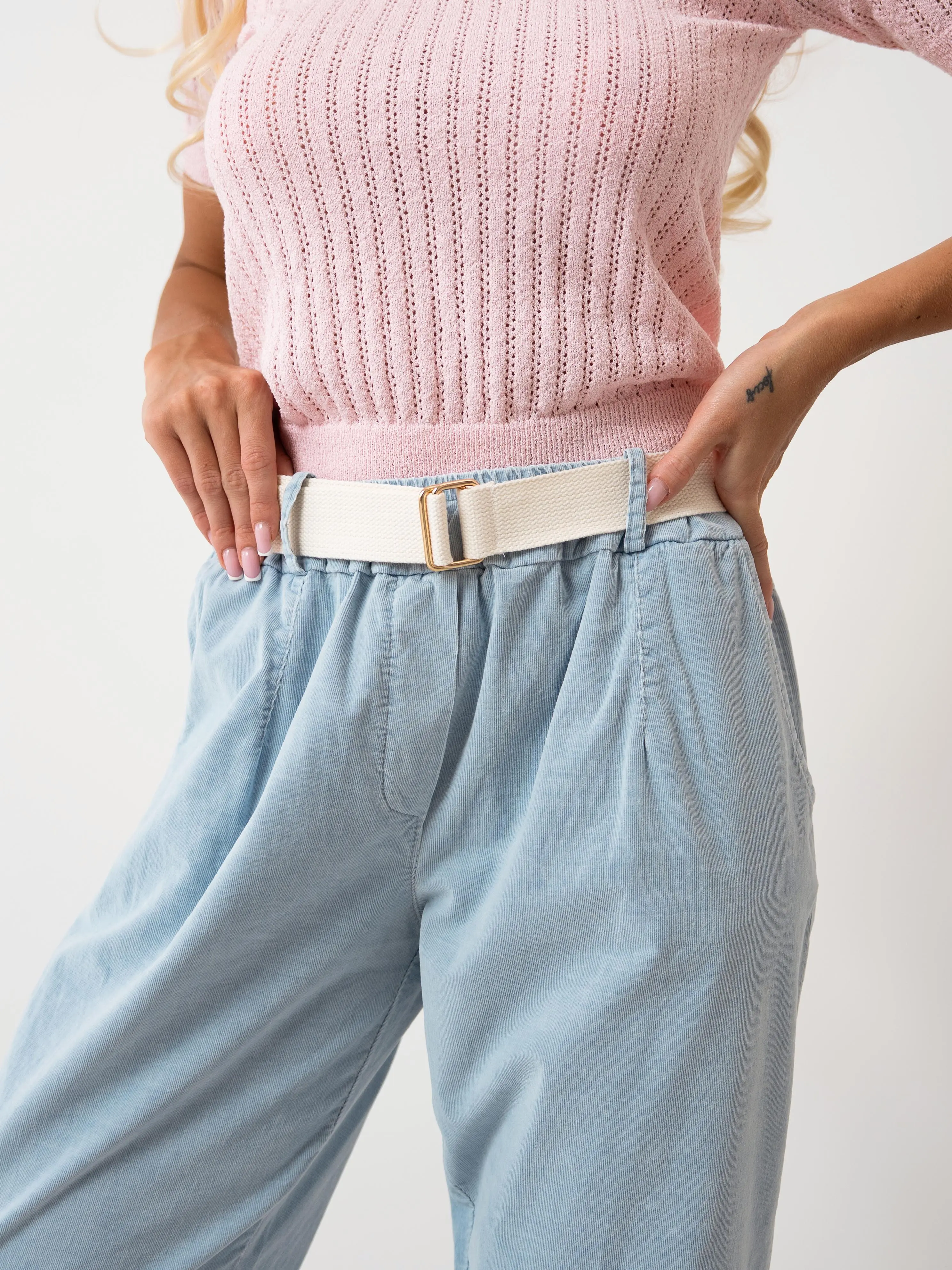 Sztruksowe spodnie z paskiem