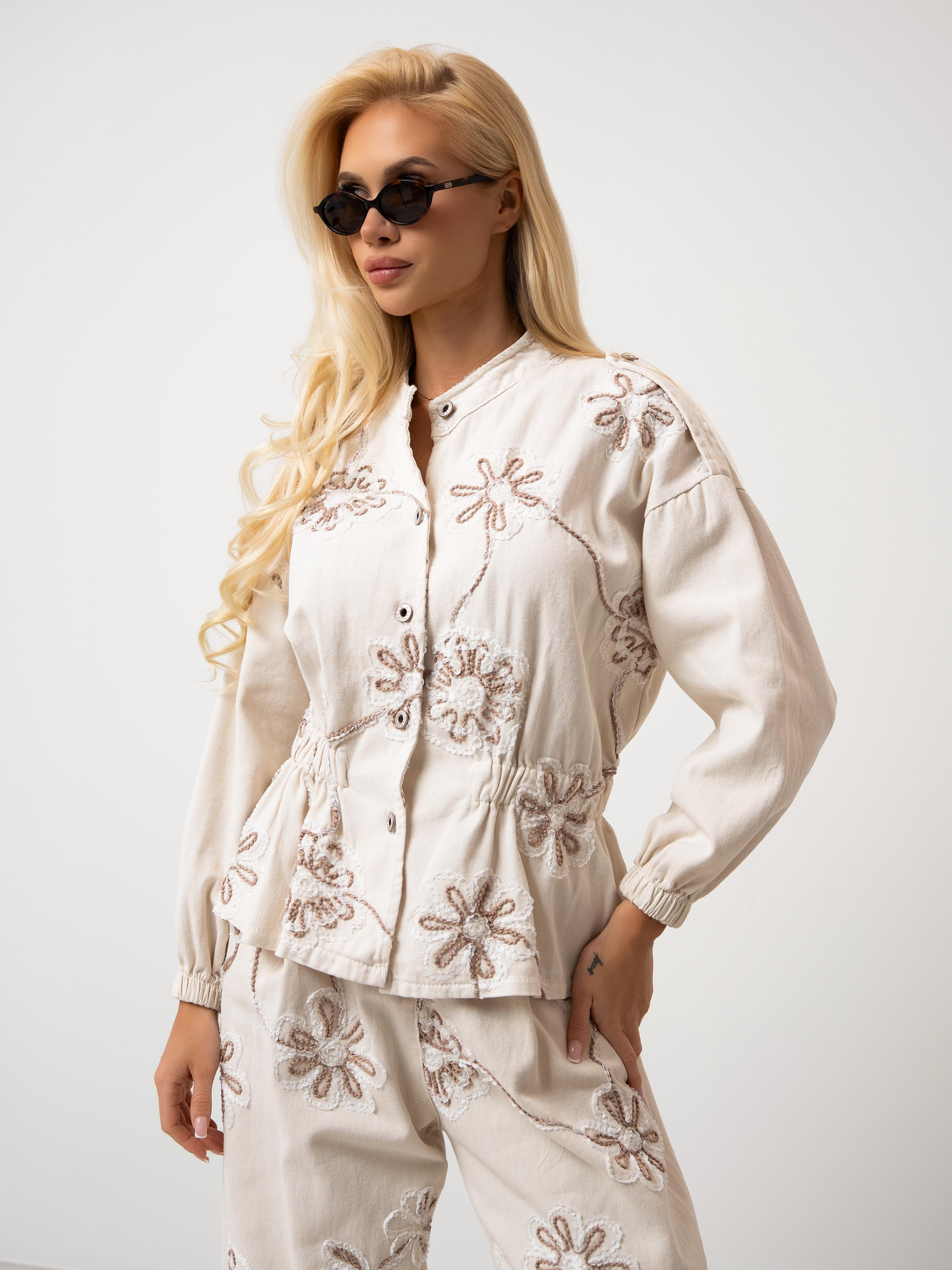 Kurtka koszulowa z haftowanymi kwiatami