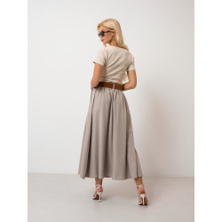 Rozkloszowana spódnica z zaszewkami i paskiem