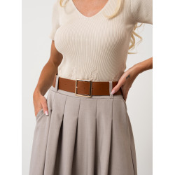 Rozkloszowana spódnica z zaszewkami i paskiem