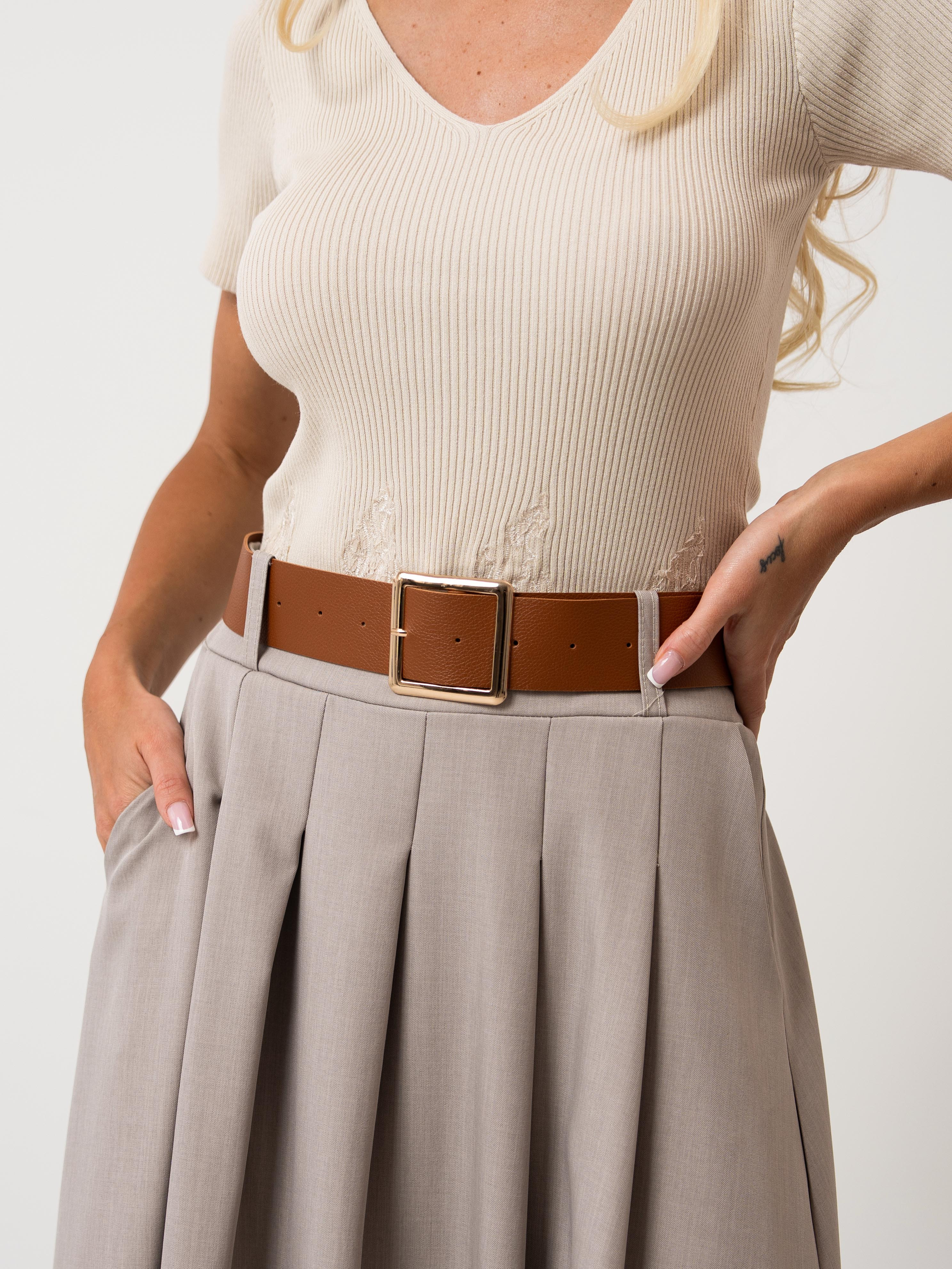 Rozkloszowana spódnica z zaszewkami i paskiem