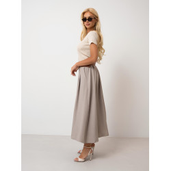 Rozkloszowana spódnica z zaszewkami i paskiem